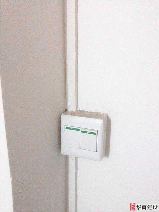 裝修時走的明線，結果太丑了，有什么方法把線槽蓋住呢？