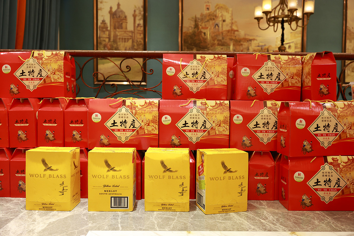 華商建設(shè)集團(tuán)辭舊迎新晚會(huì)，攜手同行，再創(chuàng)輝煌